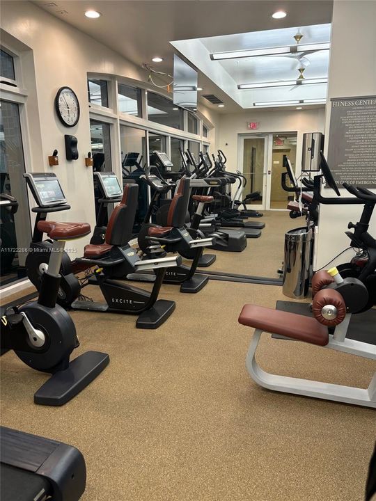 最近售出: $1,899,999 (3 贝兹, 3 浴室, 2635 平方英尺)