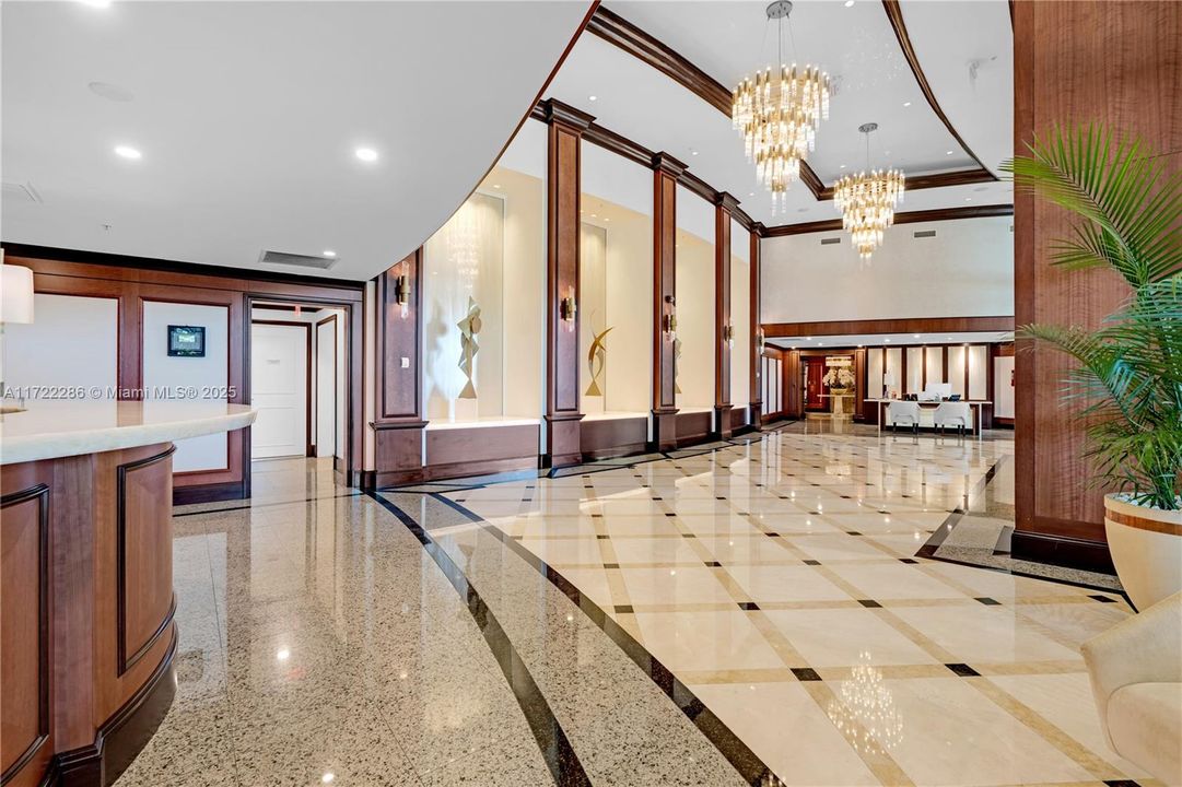 最近售出: $1,899,999 (3 贝兹, 3 浴室, 2635 平方英尺)