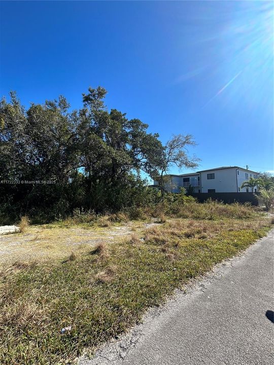 待售: $309,000 (0.22 acres)