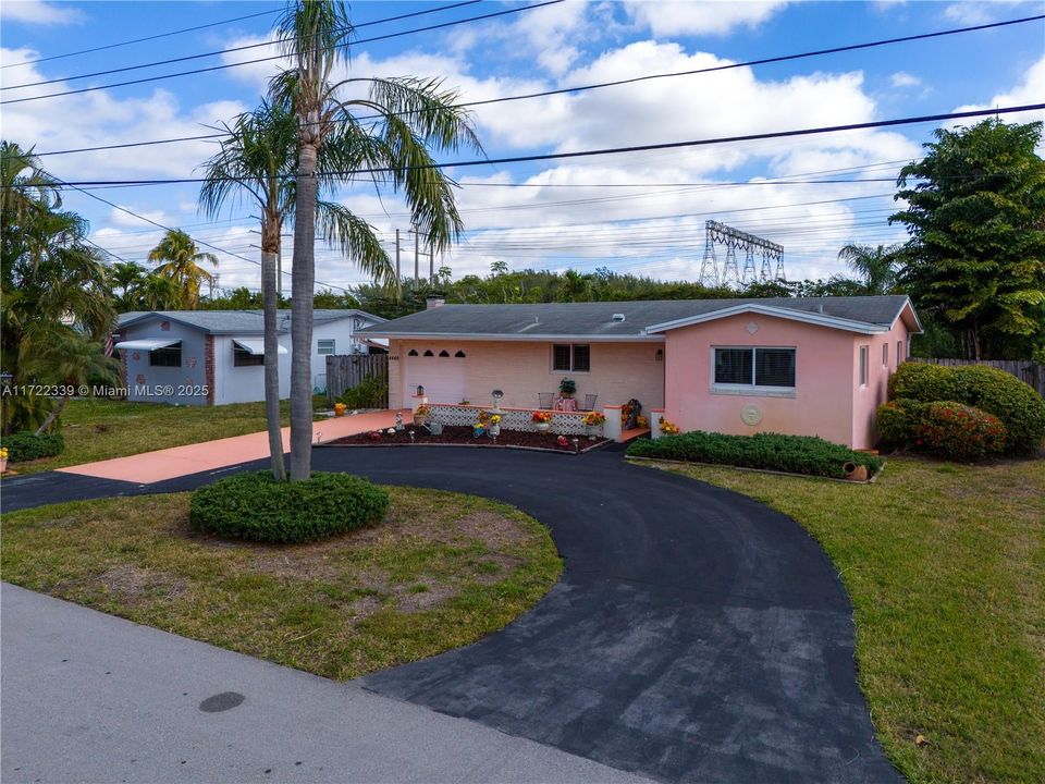 Недавно продано: $649,999 (3 спален, 2 ванн, 1257 Квадратных фут)