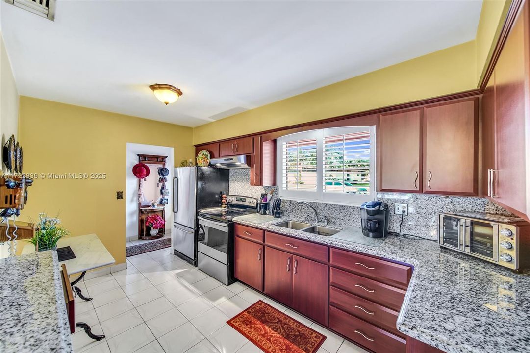 Недавно продано: $649,999 (3 спален, 2 ванн, 1257 Квадратных фут)