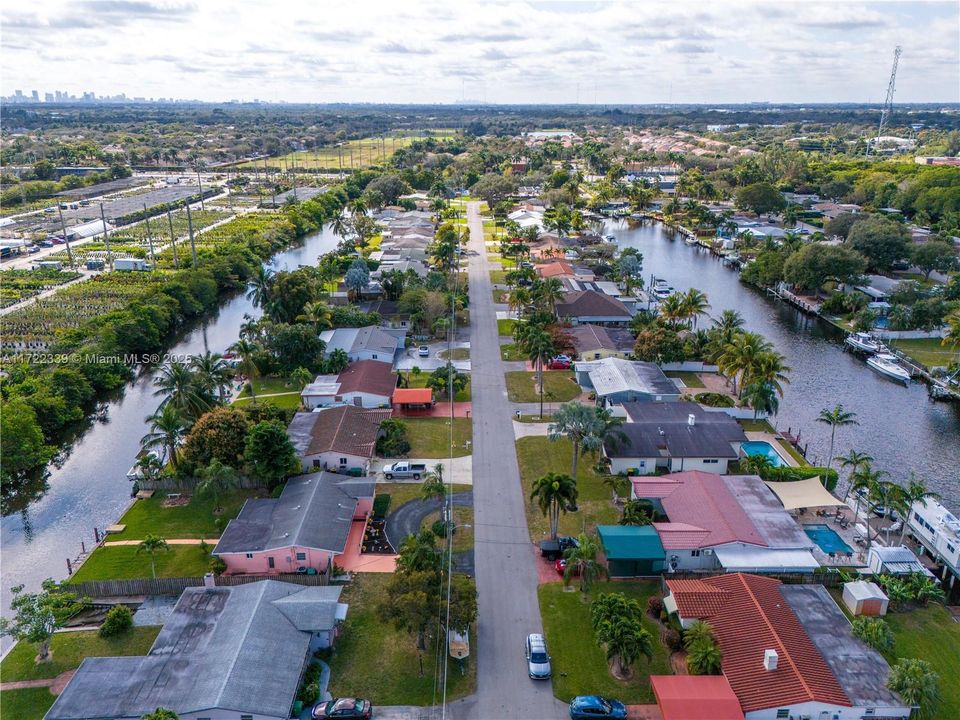 Недавно продано: $649,999 (3 спален, 2 ванн, 1257 Квадратных фут)