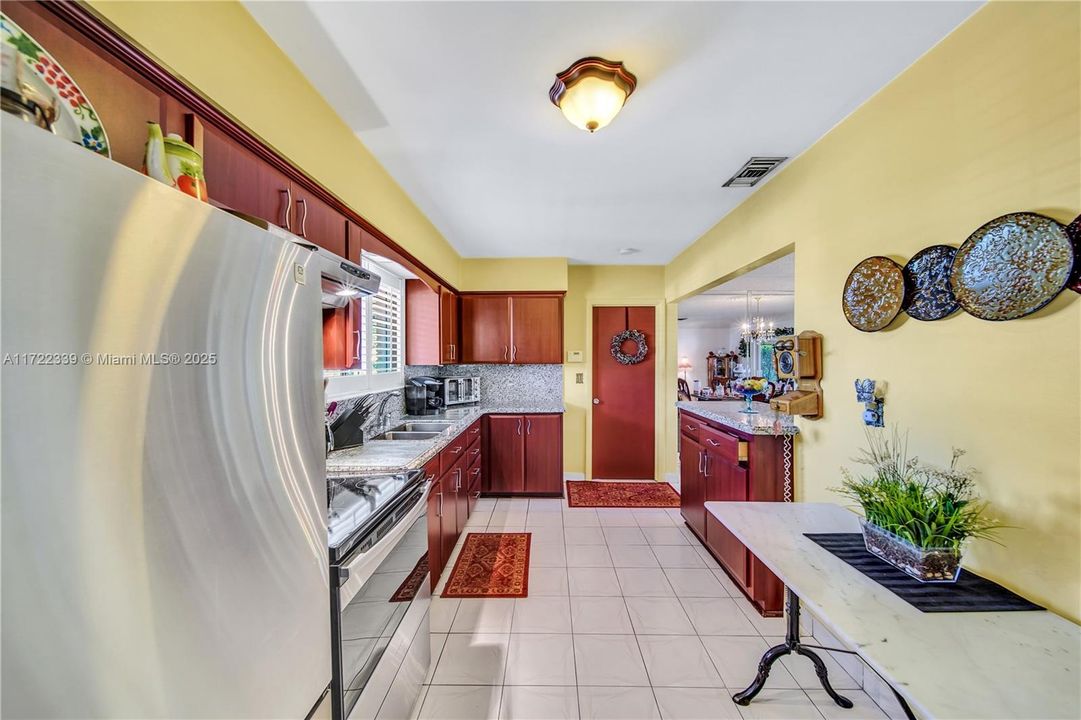 Недавно продано: $649,999 (3 спален, 2 ванн, 1257 Квадратных фут)