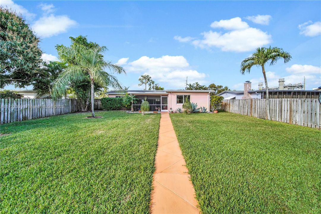 Недавно продано: $649,999 (3 спален, 2 ванн, 1257 Квадратных фут)