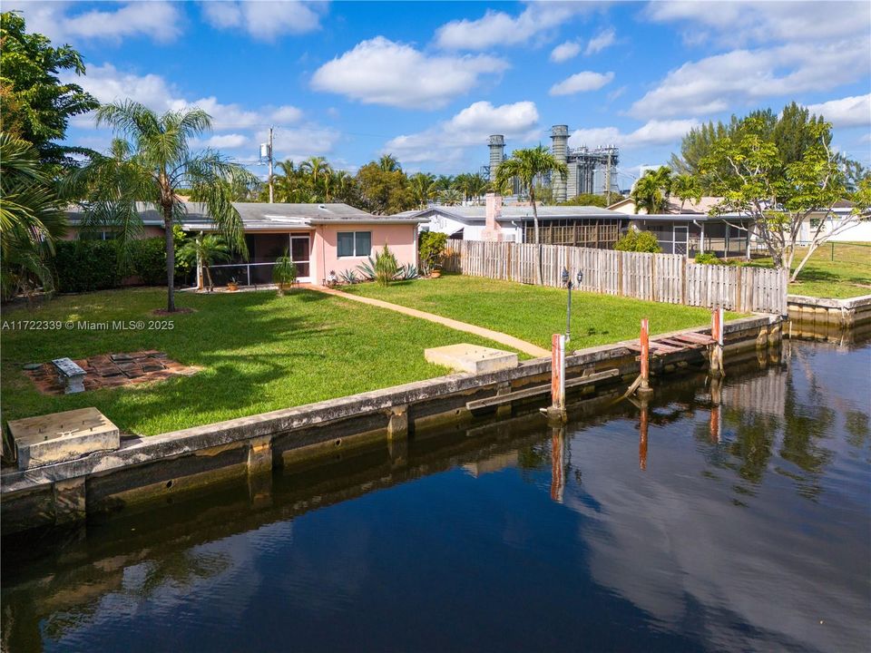 Недавно продано: $649,999 (3 спален, 2 ванн, 1257 Квадратных фут)