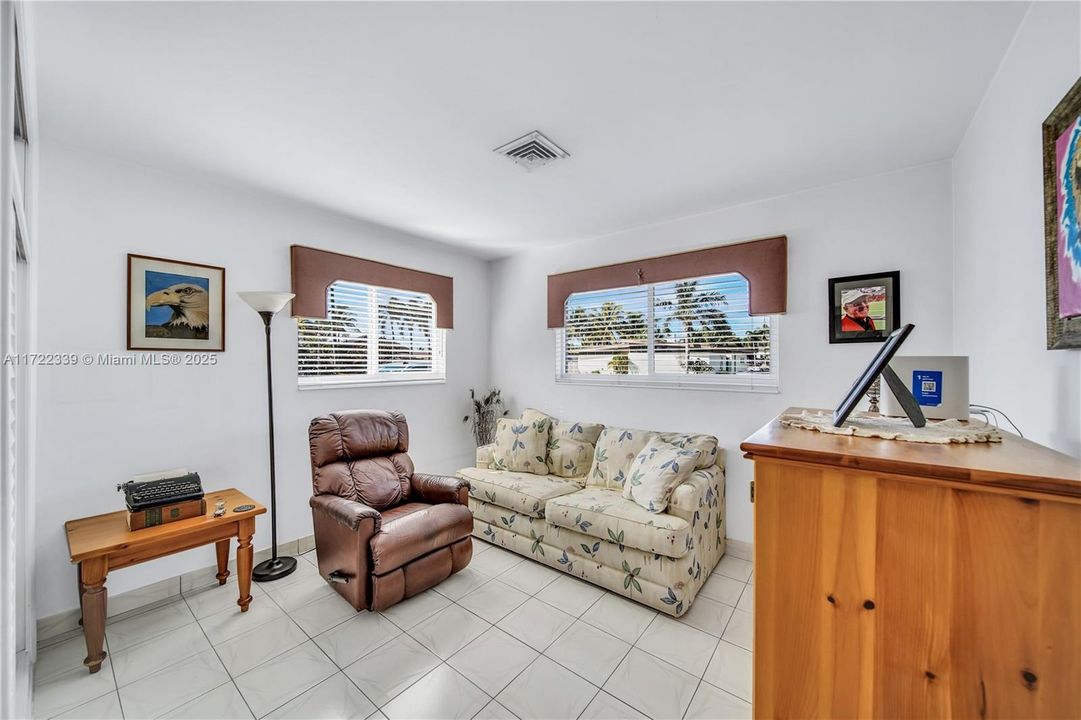 Недавно продано: $649,999 (3 спален, 2 ванн, 1257 Квадратных фут)