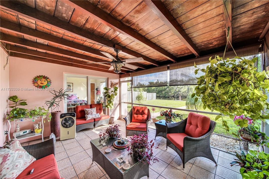 Недавно продано: $649,999 (3 спален, 2 ванн, 1257 Квадратных фут)