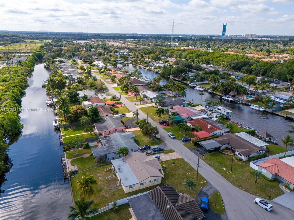 Недавно продано: $649,999 (3 спален, 2 ванн, 1257 Квадратных фут)