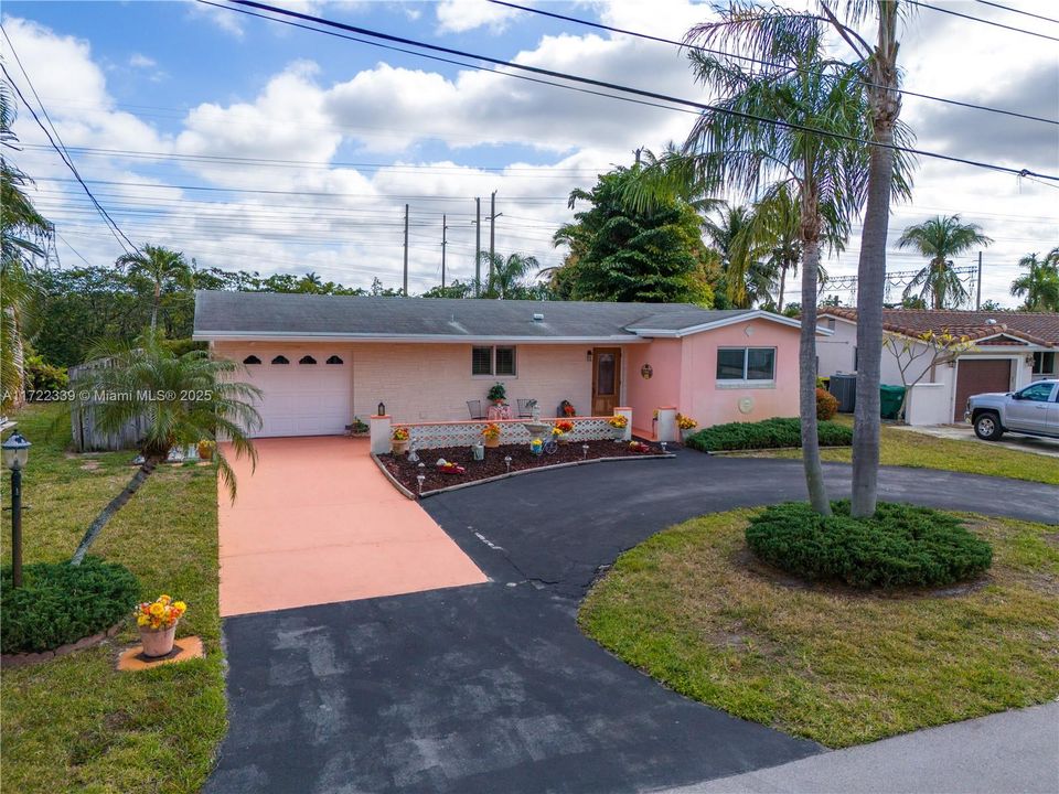 Недавно продано: $649,999 (3 спален, 2 ванн, 1257 Квадратных фут)