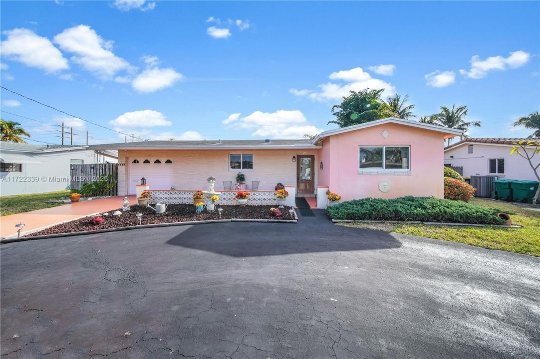 Недавно продано: $649,999 (3 спален, 2 ванн, 1257 Квадратных фут)