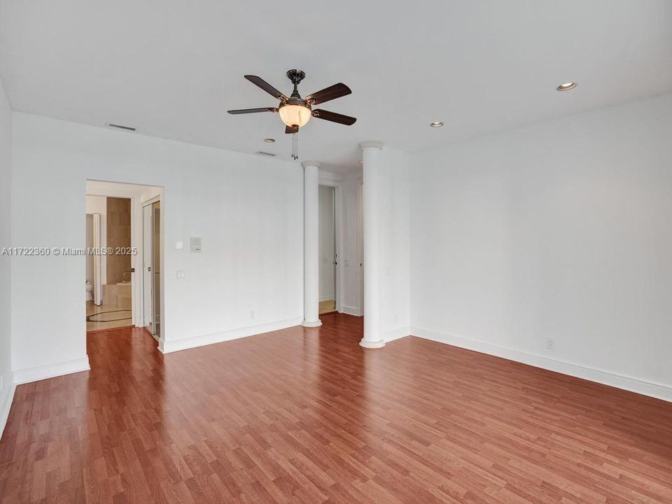 Active With Contract: $8,500 (3 beds, 4 baths, 2815 Square Feet)