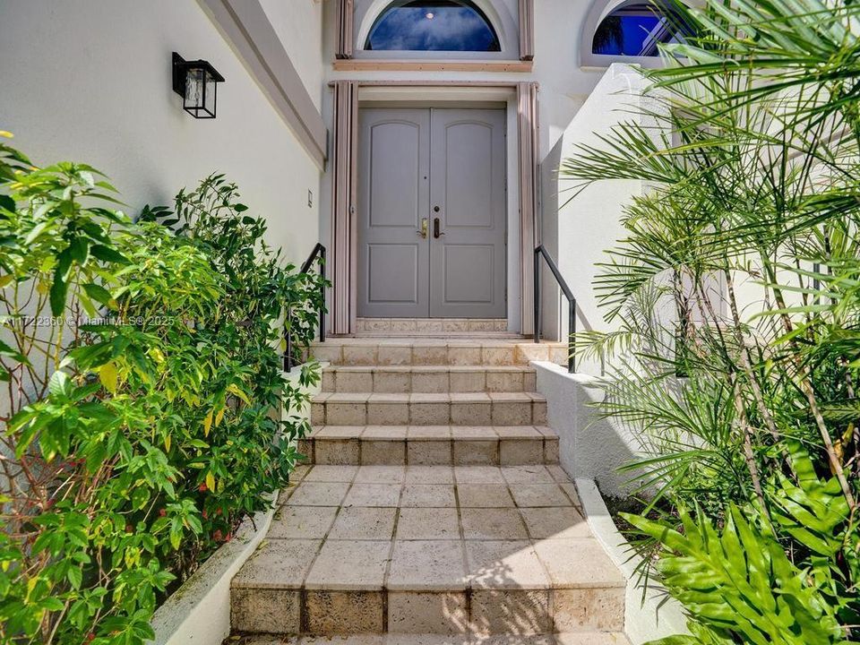 Active With Contract: $8,500 (3 beds, 4 baths, 2815 Square Feet)