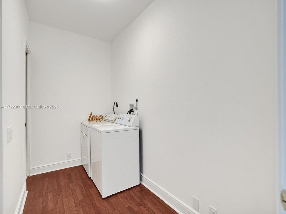 Active With Contract: $8,500 (3 beds, 4 baths, 2815 Square Feet)