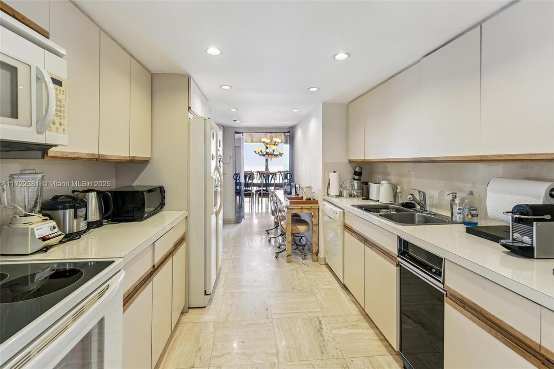 For Sale: $3,800,000 (3 beds, 2 baths, 2353 Square Feet)