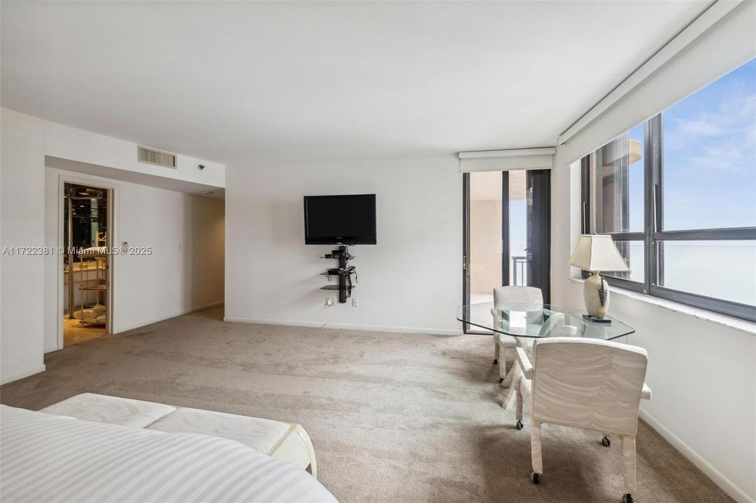 For Sale: $3,800,000 (3 beds, 2 baths, 2353 Square Feet)