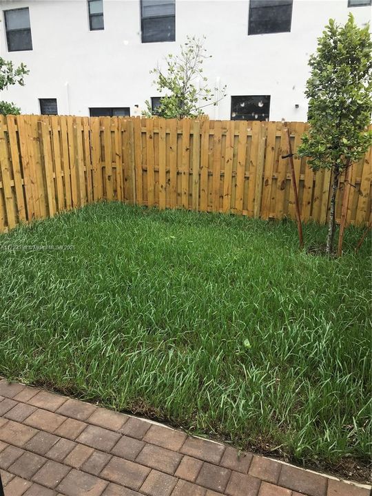 For Sale: $450,000 (3 beds, 3 baths, 1380 Square Feet)