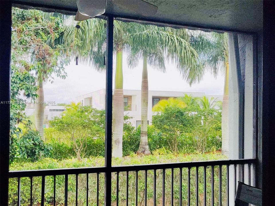 Недавно продано: $297,500 (2 спален, 2 ванн, 1220 Квадратных фут)