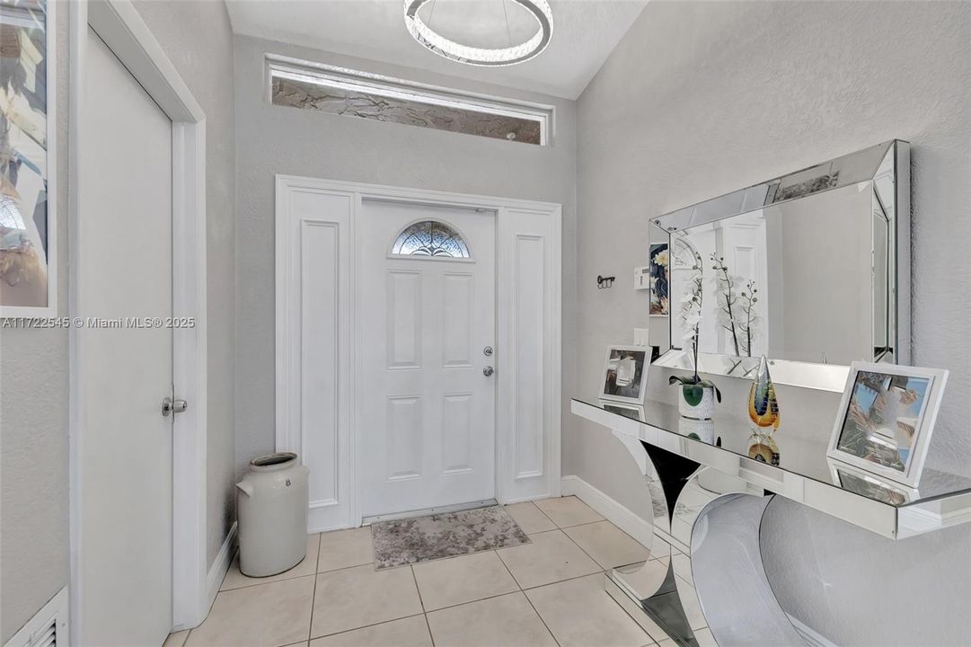 Recently Sold: $603,000 (3 beds, 2 baths, 2071 Square Feet)