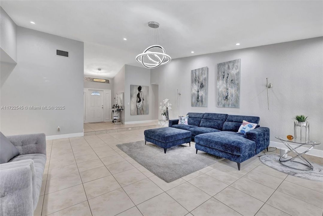 Recently Sold: $603,000 (3 beds, 2 baths, 2071 Square Feet)