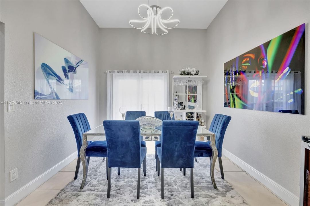 Recently Sold: $603,000 (3 beds, 2 baths, 2071 Square Feet)