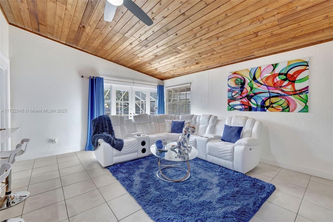 Recently Sold: $603,000 (3 beds, 2 baths, 2071 Square Feet)