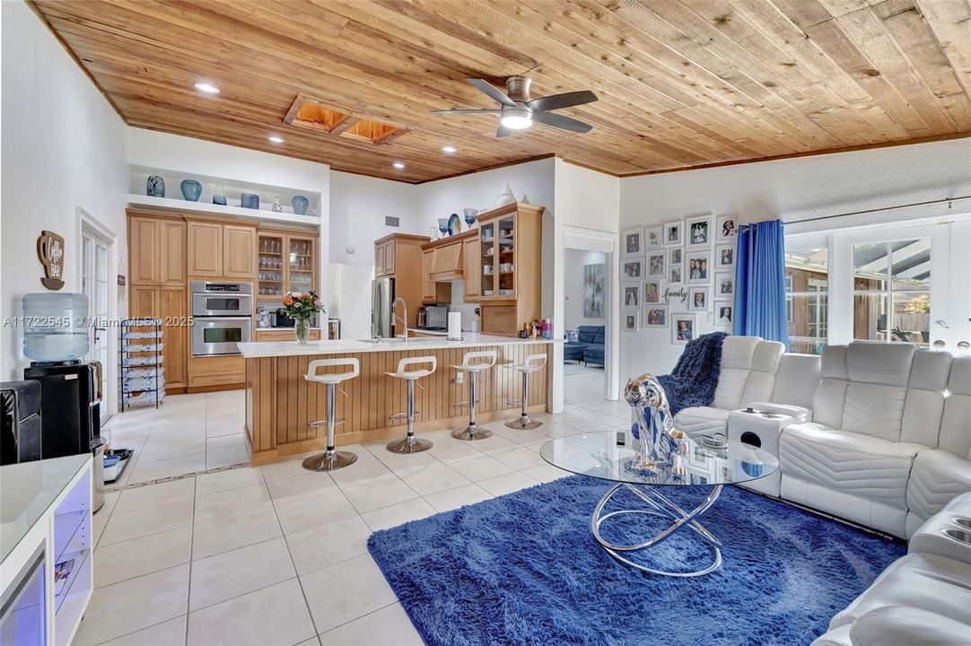 Recently Sold: $603,000 (3 beds, 2 baths, 2071 Square Feet)