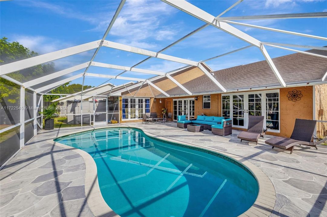 Recently Sold: $603,000 (3 beds, 2 baths, 2071 Square Feet)