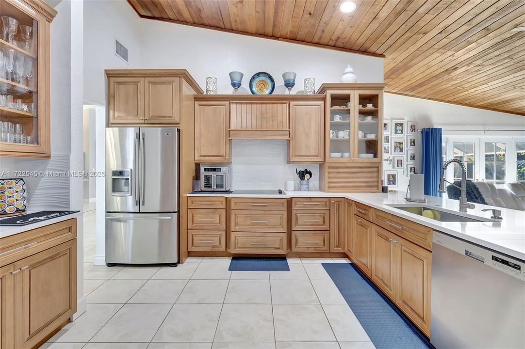 Recently Sold: $603,000 (3 beds, 2 baths, 2071 Square Feet)