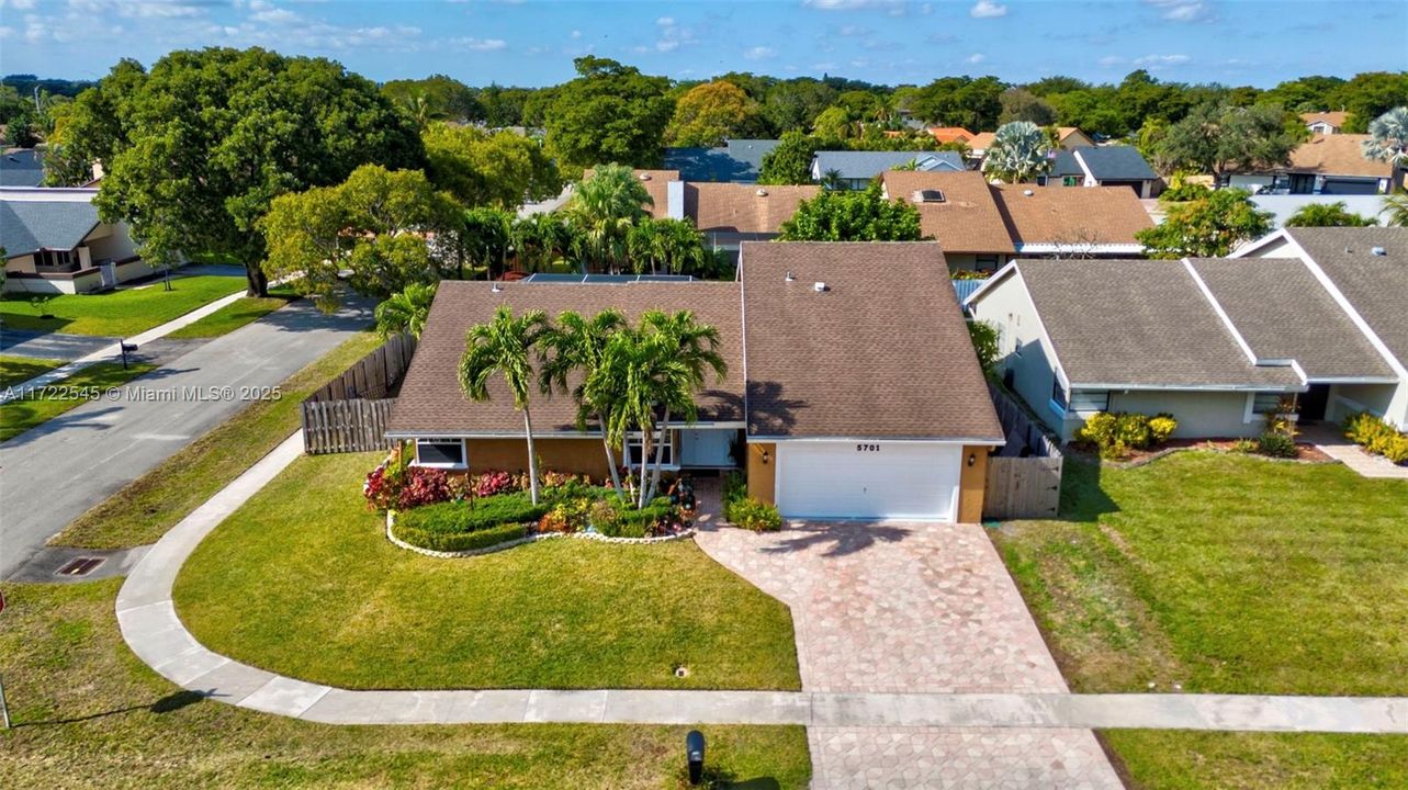 Recently Sold: $603,000 (3 beds, 2 baths, 2071 Square Feet)