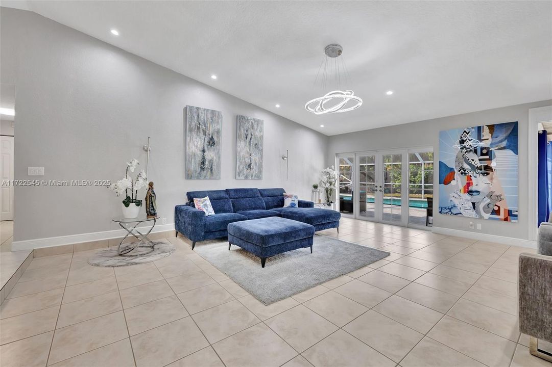 Recently Sold: $603,000 (3 beds, 2 baths, 2071 Square Feet)