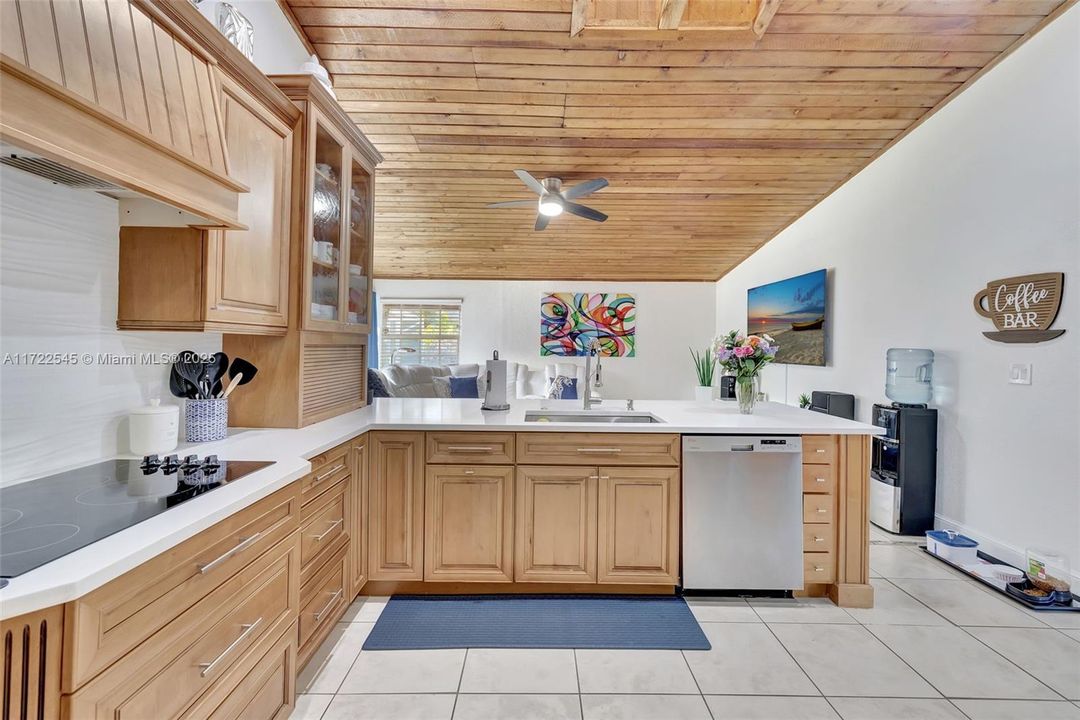 Recently Sold: $603,000 (3 beds, 2 baths, 2071 Square Feet)