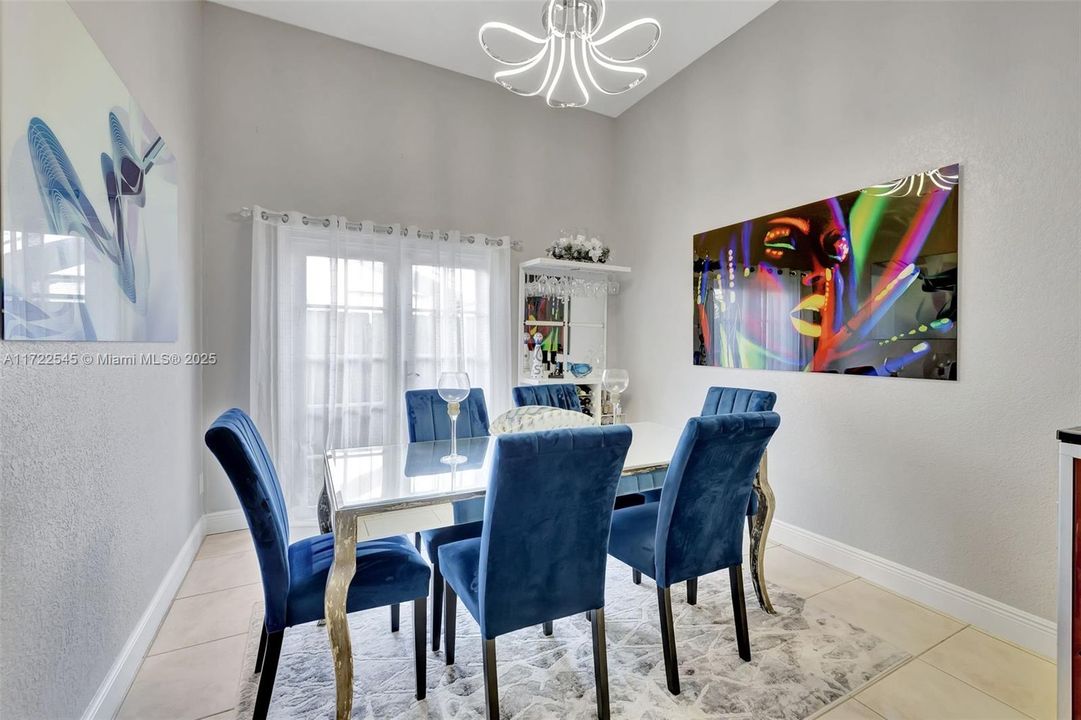 Recently Sold: $603,000 (3 beds, 2 baths, 2071 Square Feet)