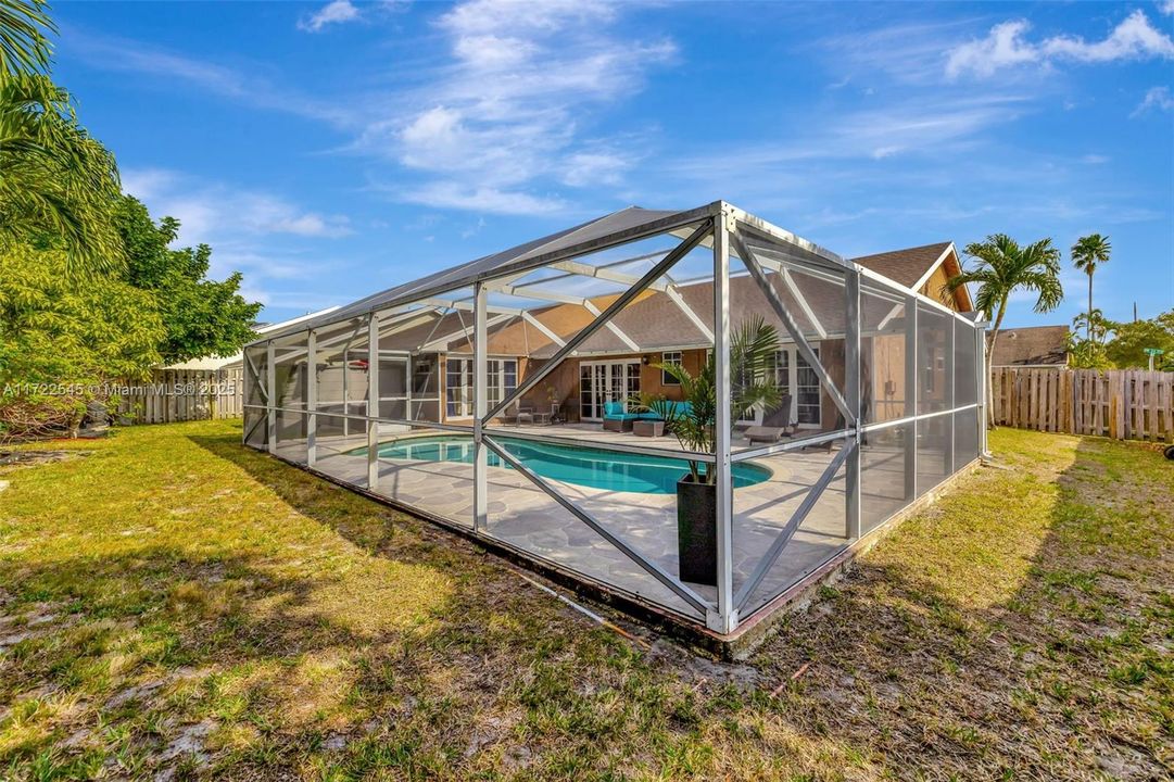 Recently Sold: $603,000 (3 beds, 2 baths, 2071 Square Feet)