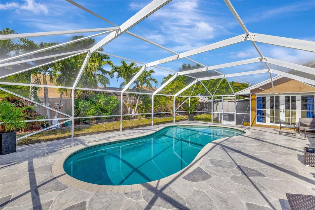 Recently Sold: $603,000 (3 beds, 2 baths, 2071 Square Feet)