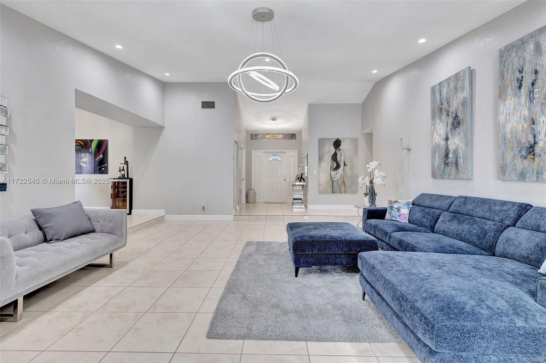 Recently Sold: $603,000 (3 beds, 2 baths, 2071 Square Feet)