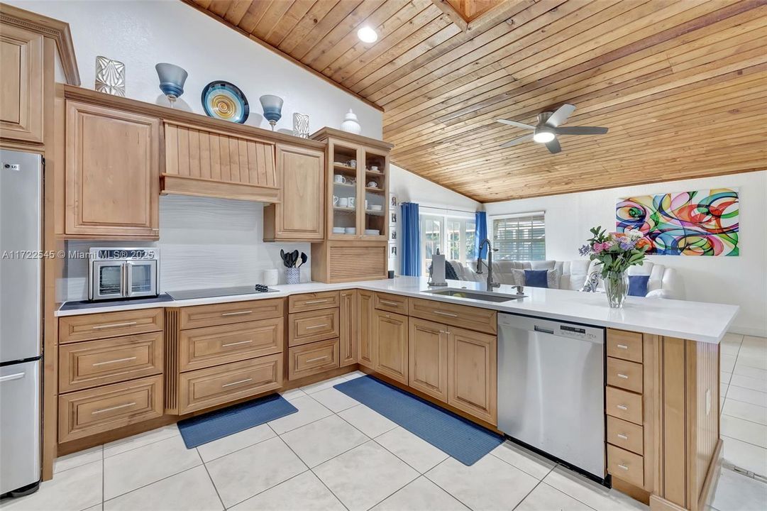 Recently Sold: $603,000 (3 beds, 2 baths, 2071 Square Feet)