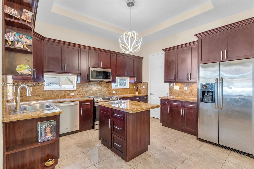 На продажу: $1,399,900 (5 спален, 5 ванн, 3544 Квадратных фут)