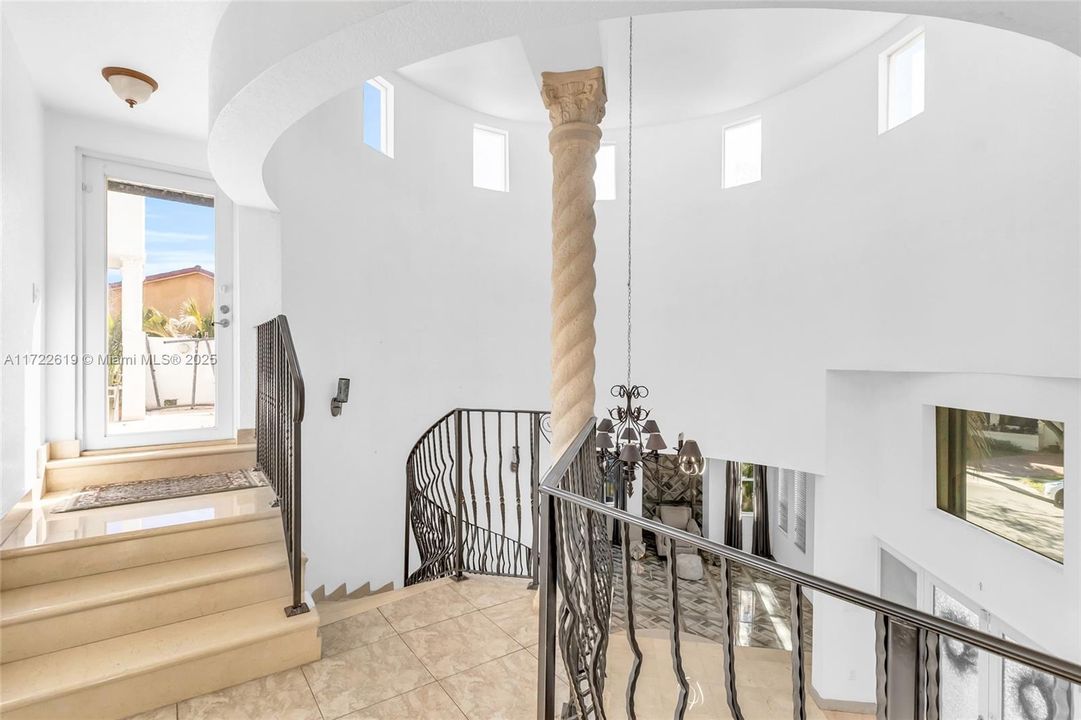 На продажу: $1,399,900 (5 спален, 5 ванн, 3544 Квадратных фут)