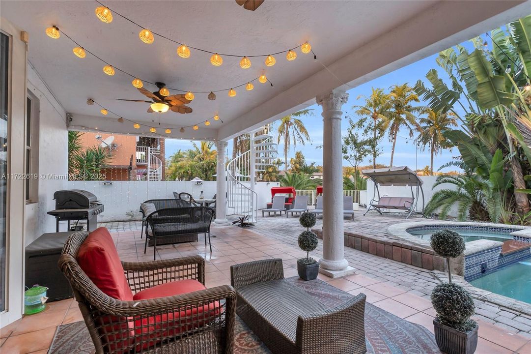 На продажу: $1,399,900 (5 спален, 5 ванн, 3544 Квадратных фут)