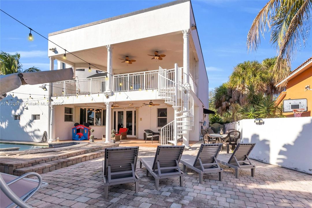 На продажу: $1,399,900 (5 спален, 5 ванн, 3544 Квадратных фут)