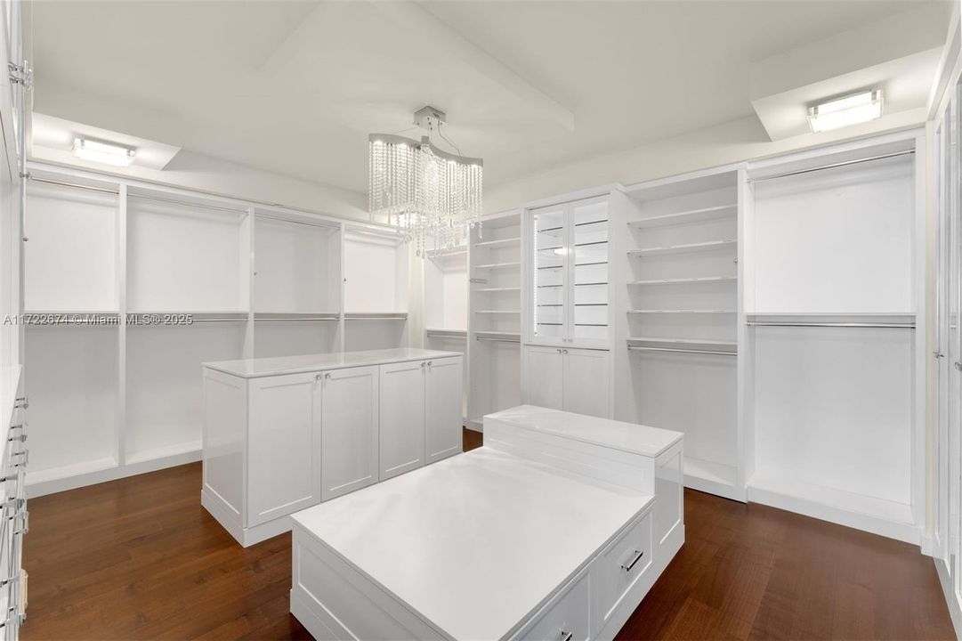 待售: $12,995,000 (4 贝兹, 5 浴室, 7031 平方英尺)