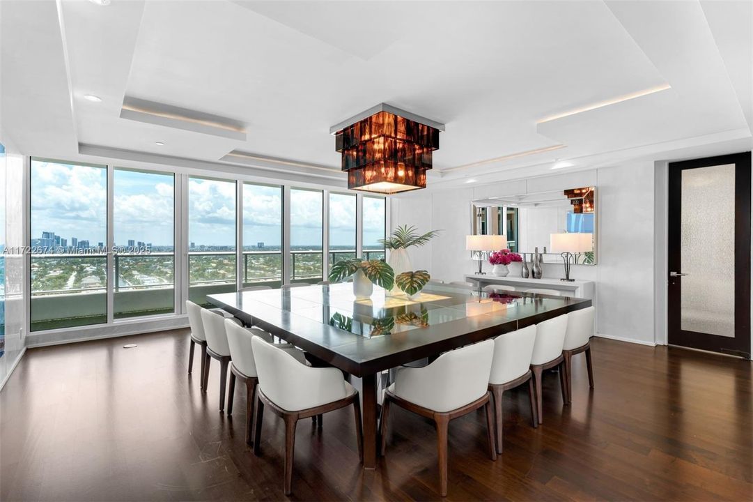 待售: $12,995,000 (4 贝兹, 5 浴室, 7031 平方英尺)