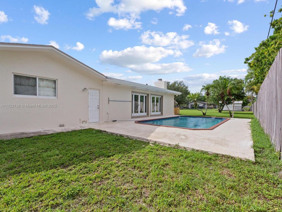 Recently Sold: $825,000 (3 beds, 2 baths, 2618 Square Feet)