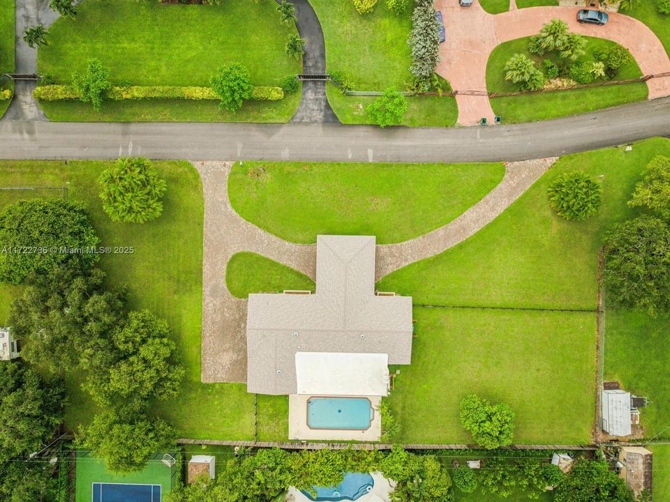 Recently Sold: $825,000 (3 beds, 2 baths, 2618 Square Feet)