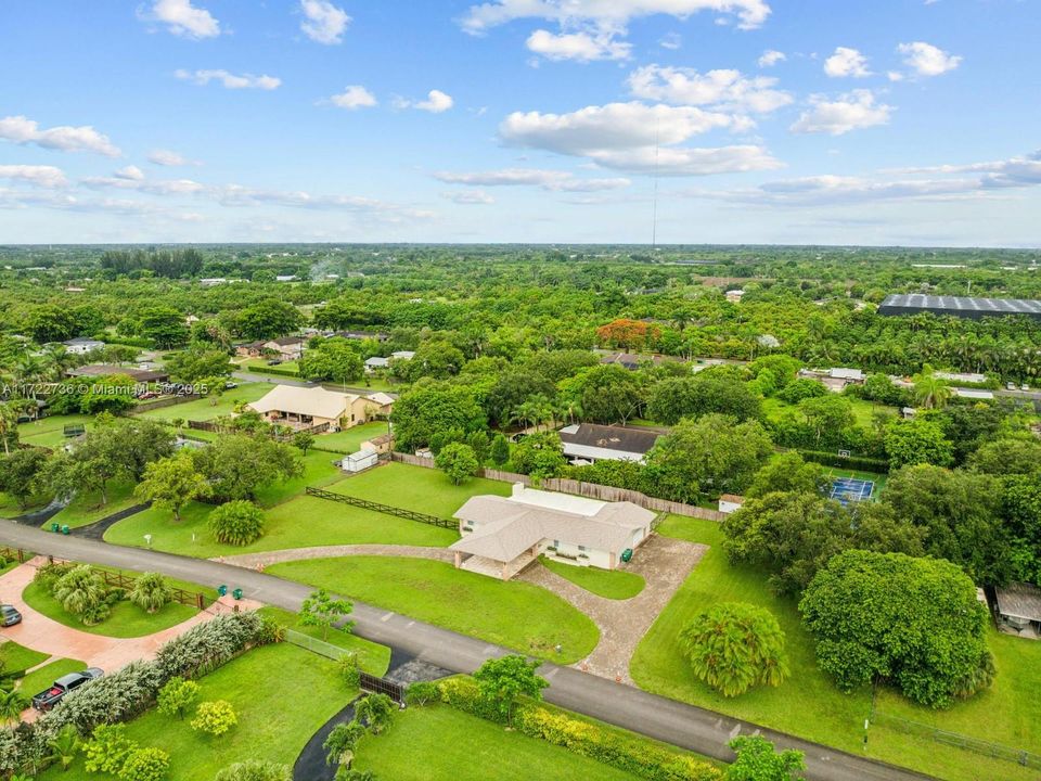 Recently Sold: $825,000 (3 beds, 2 baths, 2618 Square Feet)