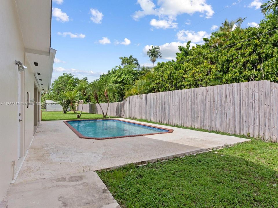 Recently Sold: $825,000 (3 beds, 2 baths, 2618 Square Feet)