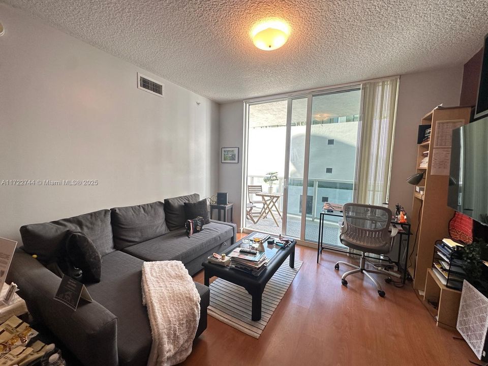 Vendido Recientemente: $325,000 (1 camas, 1 baños, 663 Pies cuadrados)