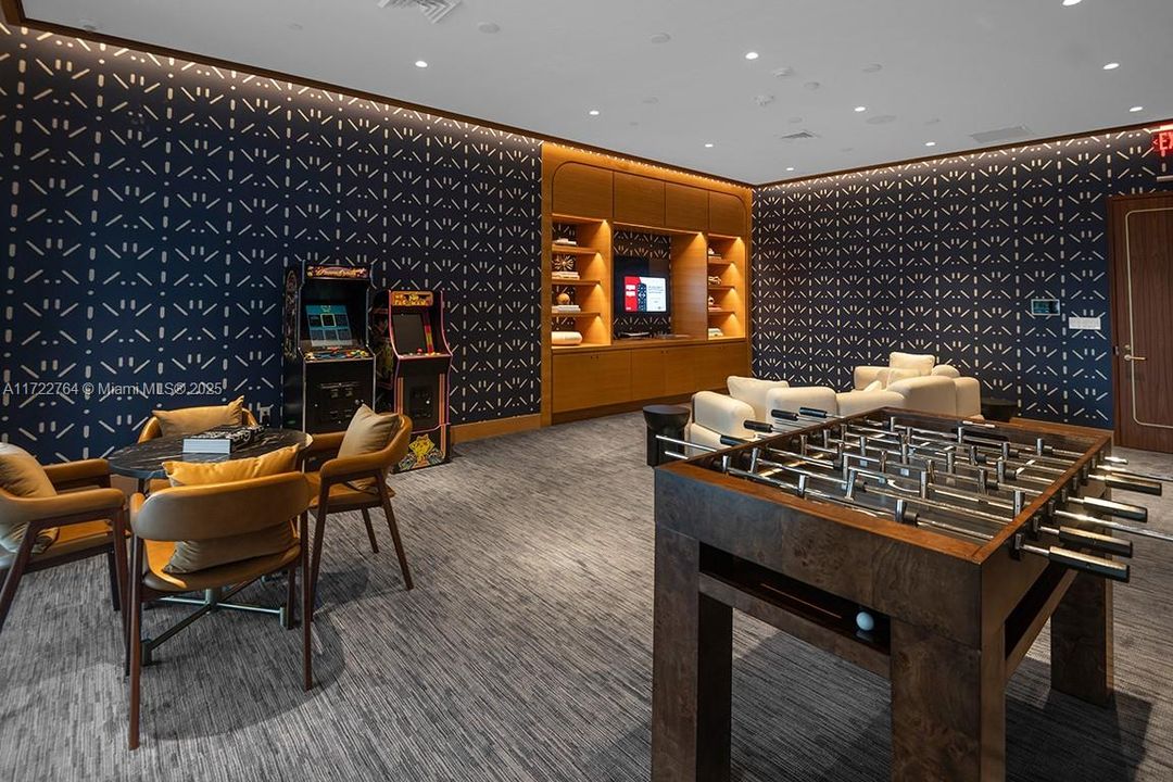 For Sale: $3,390,000 (3 beds, 3 baths, 1517 Square Feet)