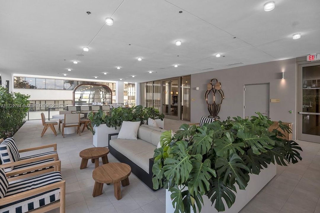 For Sale: $3,390,000 (3 beds, 3 baths, 1517 Square Feet)