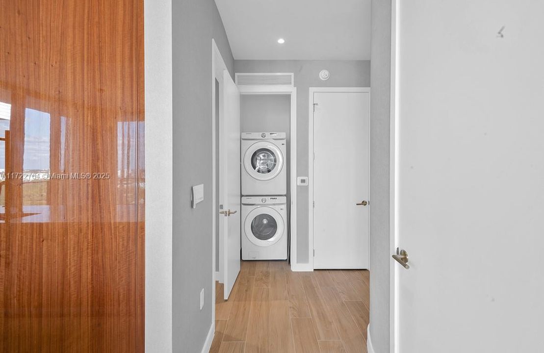 For Sale: $3,390,000 (3 beds, 3 baths, 1517 Square Feet)